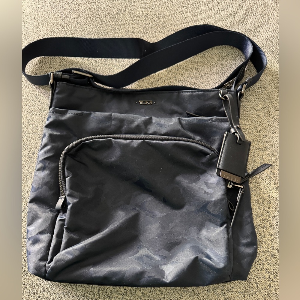 EUC Tumi Voyager - Capri Nylon Crossbody Bag in Blue Camo
